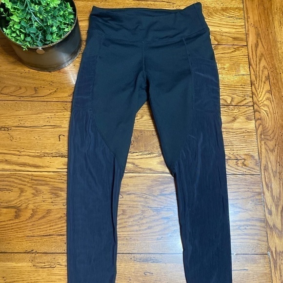 Fabletics Mid Waisted Black Mesh Panel Side Pockets Capri Size S. - Picture 1 of 10